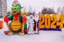 В ИЗЛУЧИНСКЕ ОТКРЫЛИ СНЕЖНЫЙ ГОРОДОК